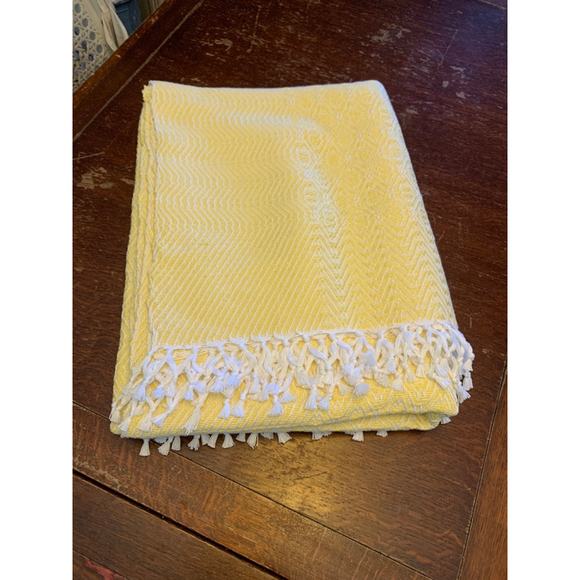 Unbranded Other - Unbranded Yellow White Patterned Tablecloth Throw blanket